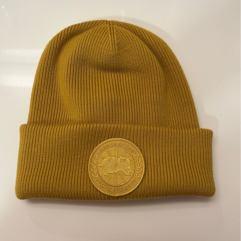 canada Goose Emblem Gold Arctic Beanie Toque Wool Arctic Toque New with tags - Picture 4 of 6